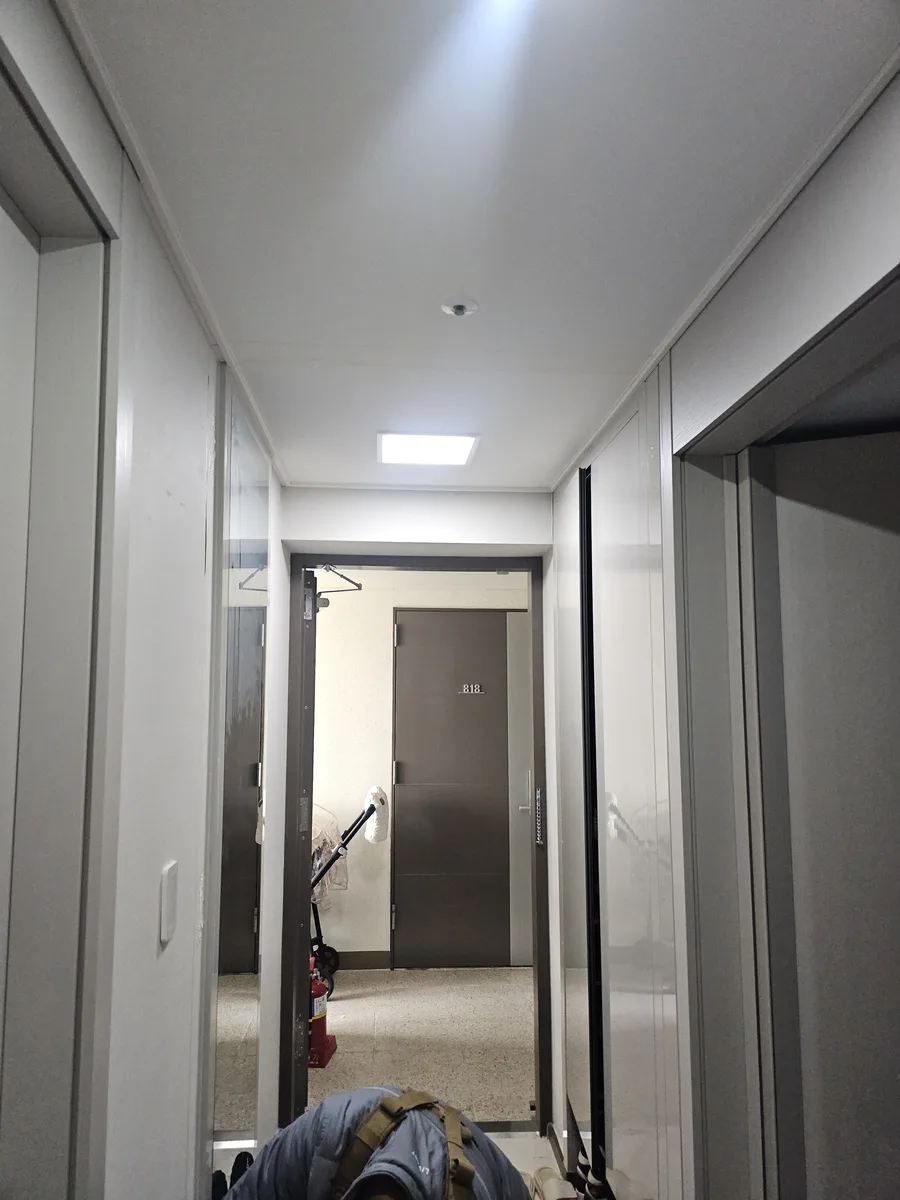 중문 레일 철거 작업